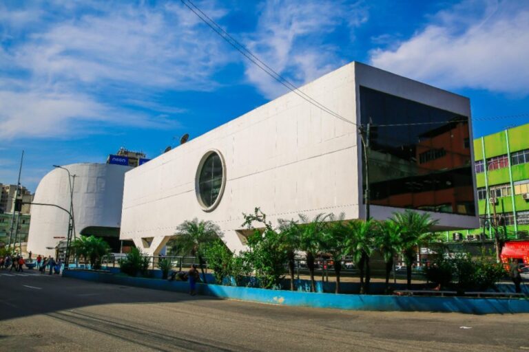 Natação em Duque de Caxias Onde Aprender e Praticar no RJ