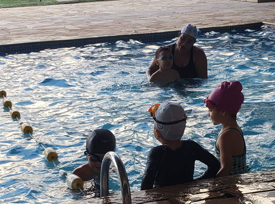 Aula de natação infantil na Prime Academia Rio Branco, estrutura completa para natação em Rio Branco